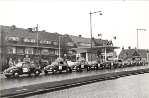 1952 13 okt. reclamerit nwe VW de luxe stadionweg Rotterdam